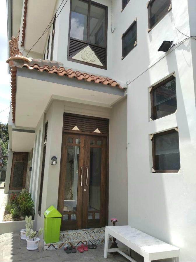 Sabi Guest House - Strategic Family -Married Couples Only- Hostel In Prawirotaman Yogyakarta Dış mekan fotoğraf